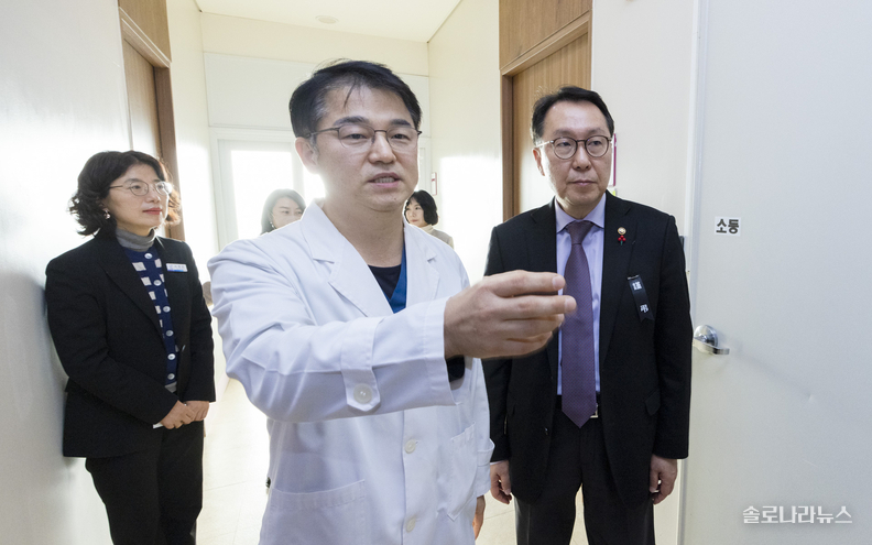 충남 보령 참산부인과의원을 방문한 보건복지부 박민수 제2차관 출처:보건복지부